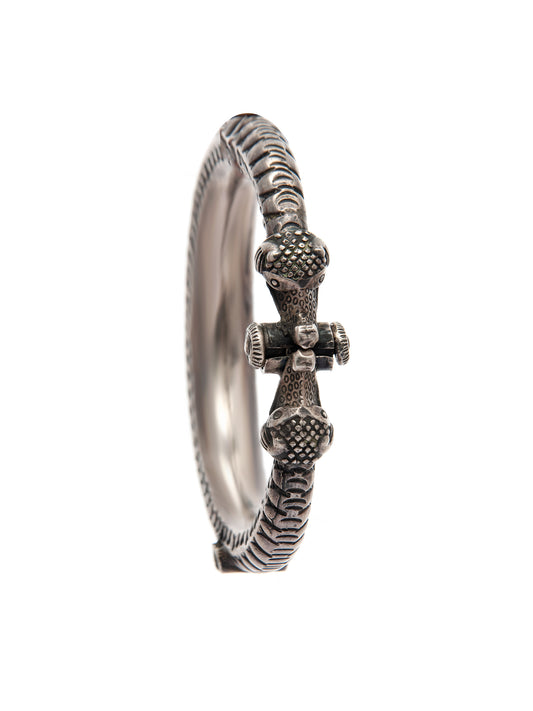 Serpentine Charm: 925 Silver Tribal Snake Motif Bangle