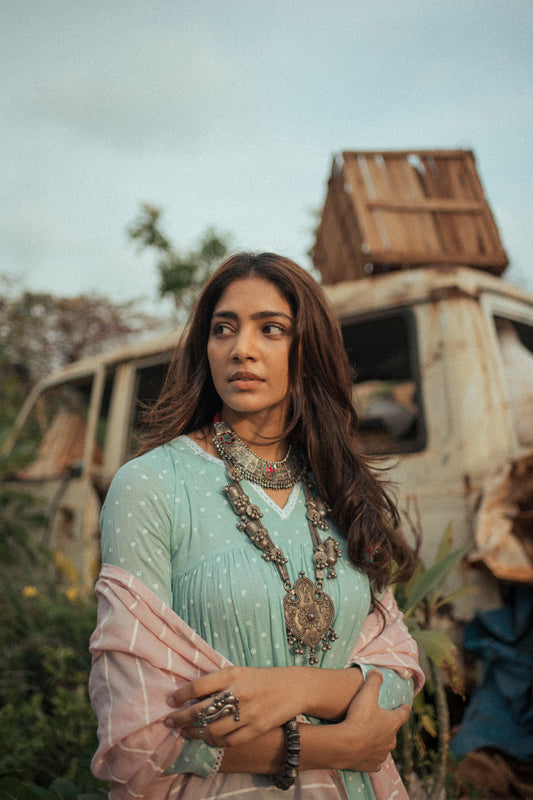 Yogita Bihani in Parampara collection of Neeta Boochra Jewelry