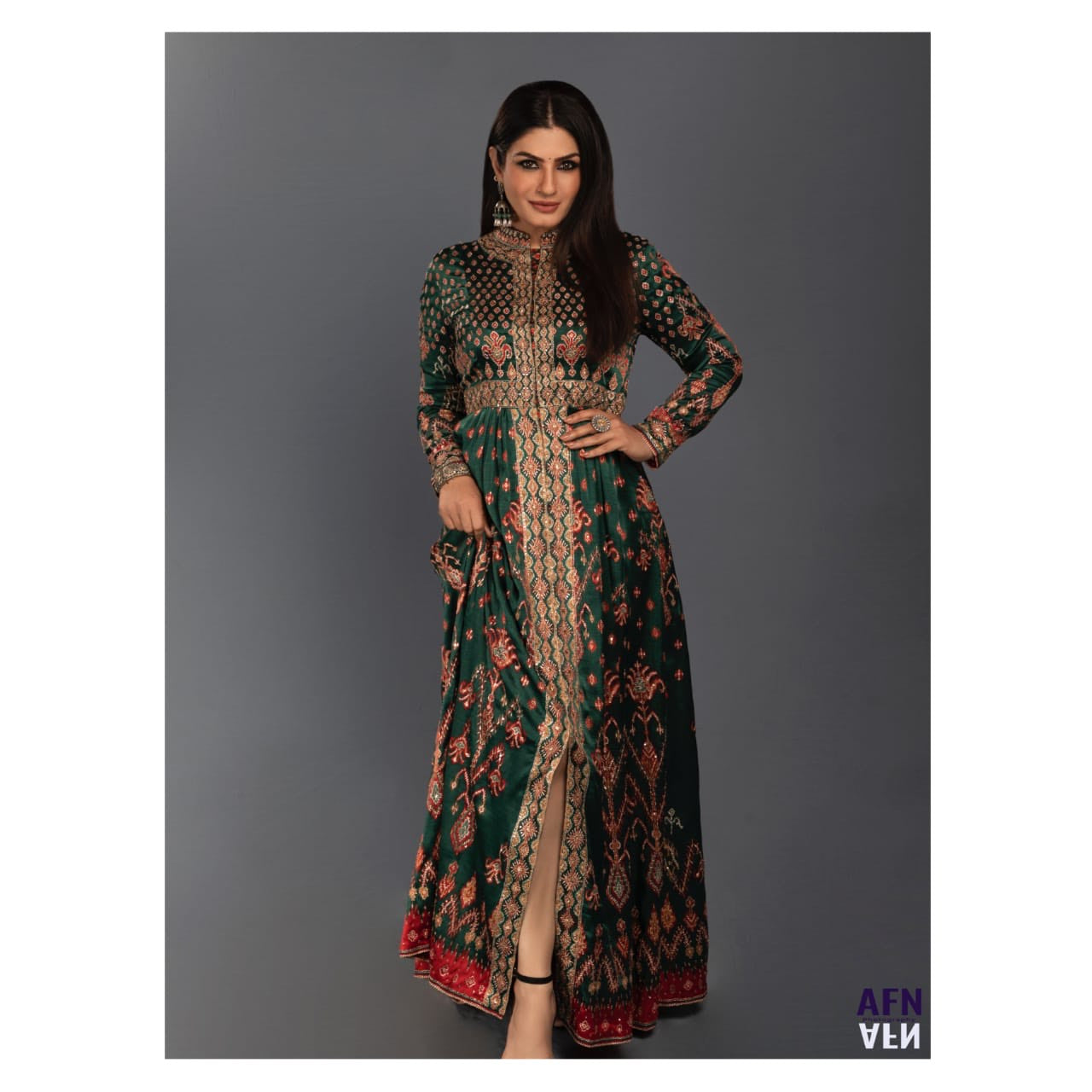 Raveena Tandon Handpainted Adjustable Ring