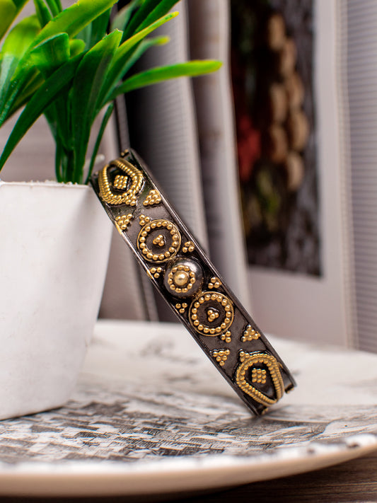 Aurum Noir Cuff