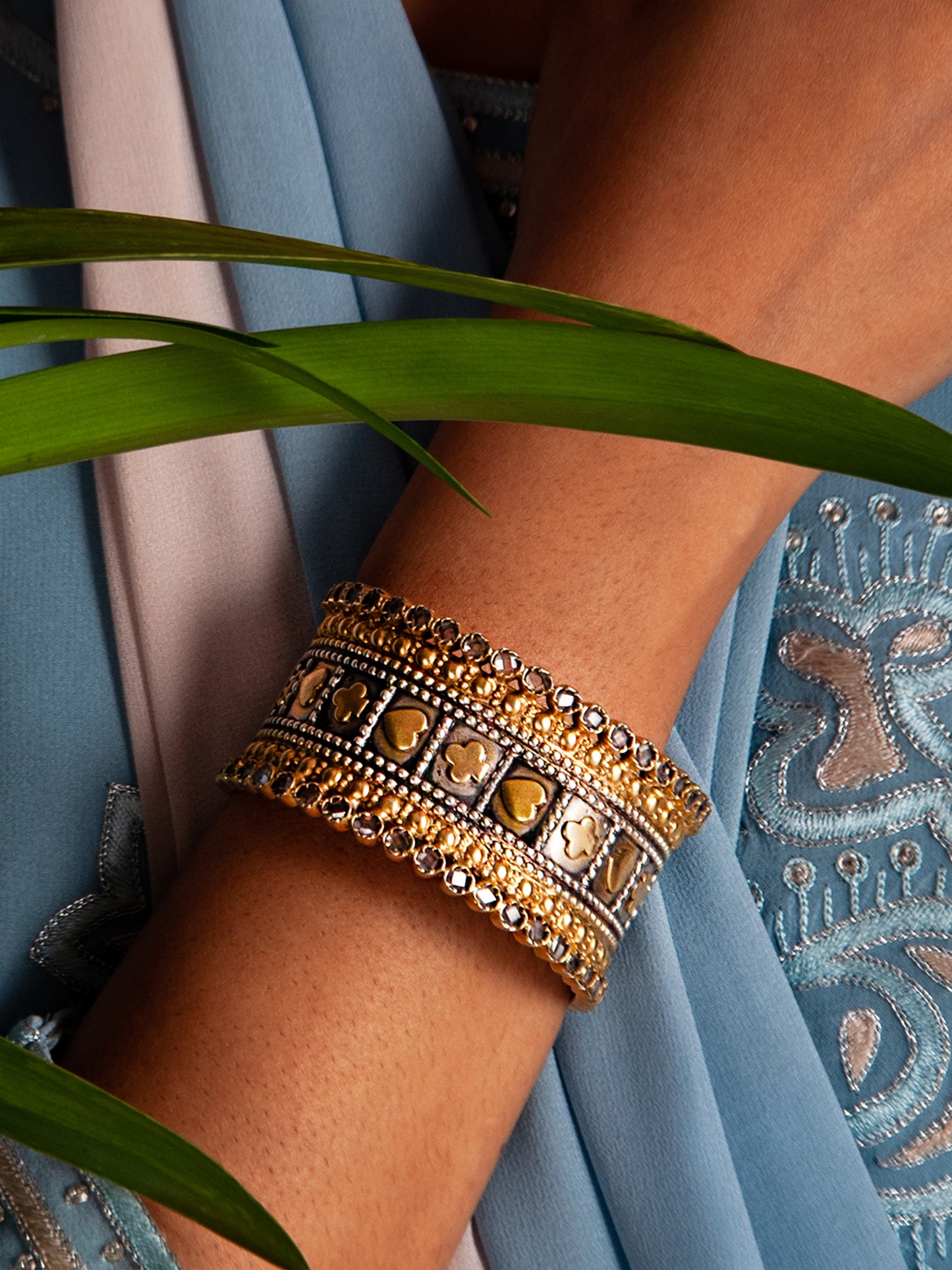 Kalbeliya Gold Hand Embossing Bangle