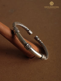 The Jaal Cuff view 1