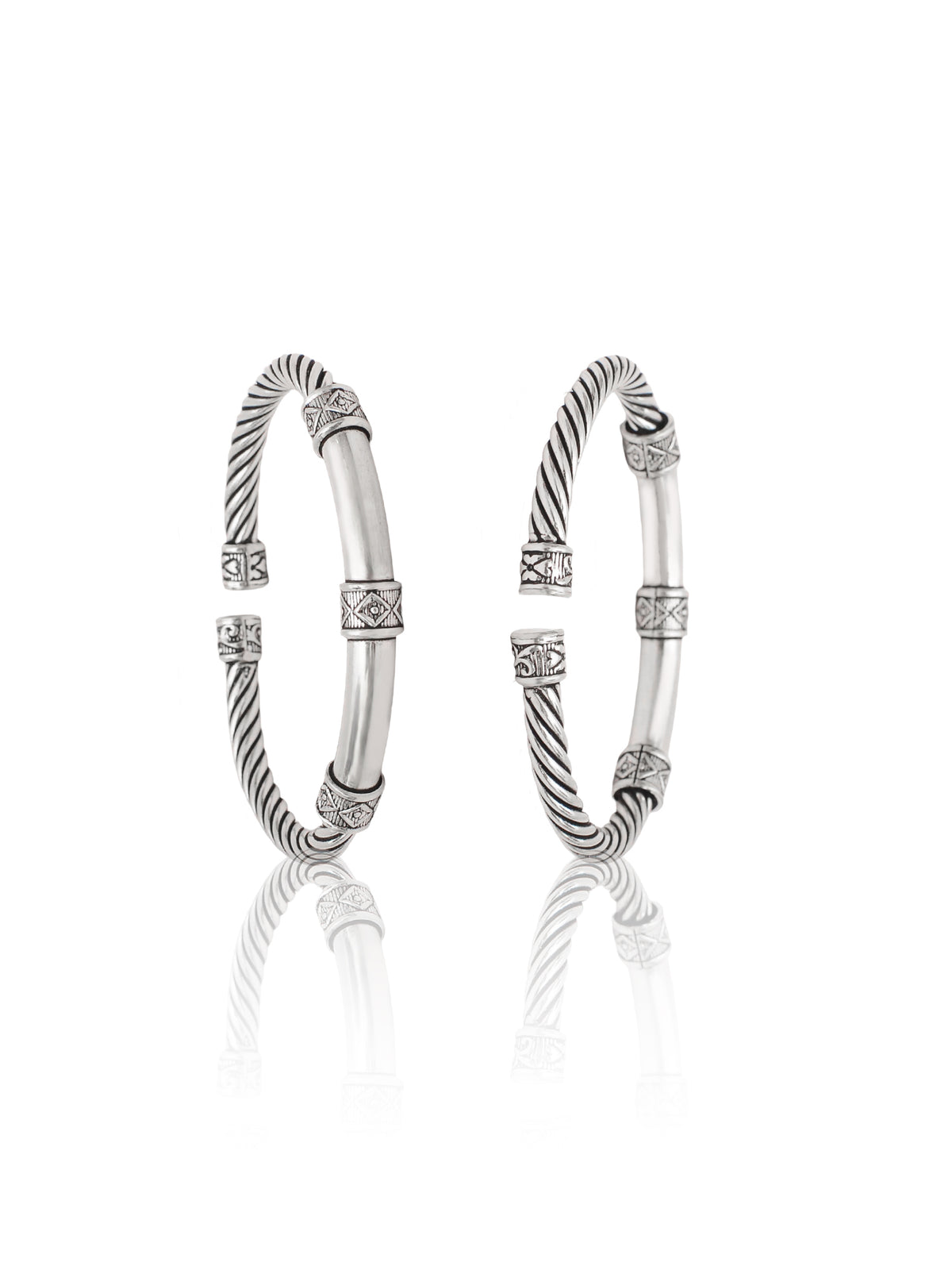 The Jaal Cuff view 2