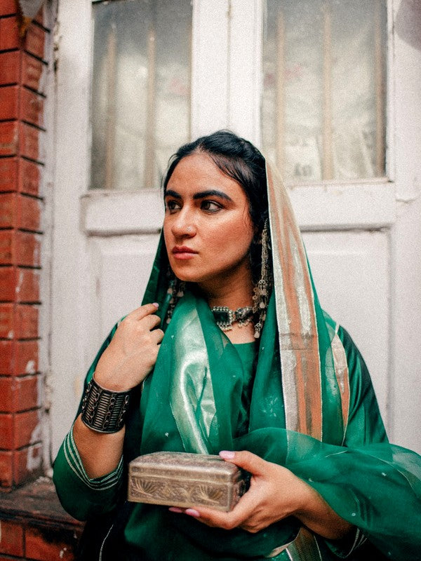 Jasleen Royal wearing Neeta Boochra Jewels