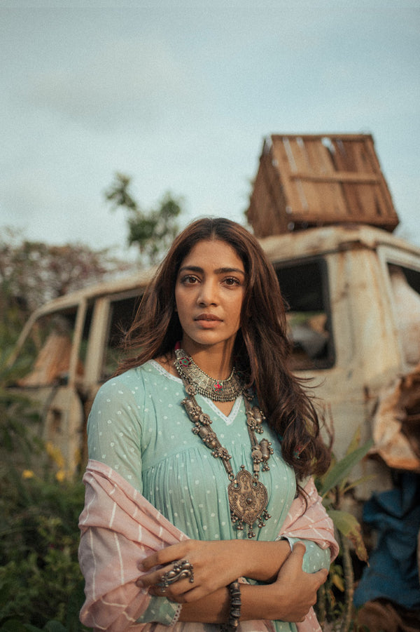 Yogita Bihani in Parampara collection of Neeta Boochra Jewelry alternate