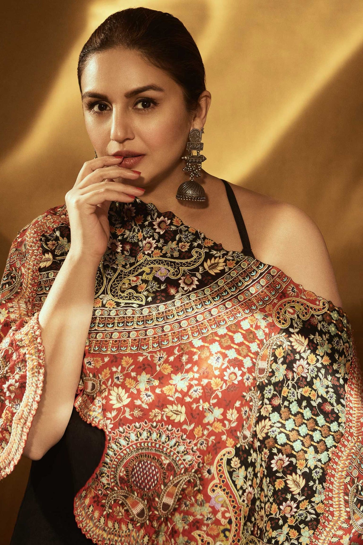 Huma Qureshi for Anamika Khanna view 4