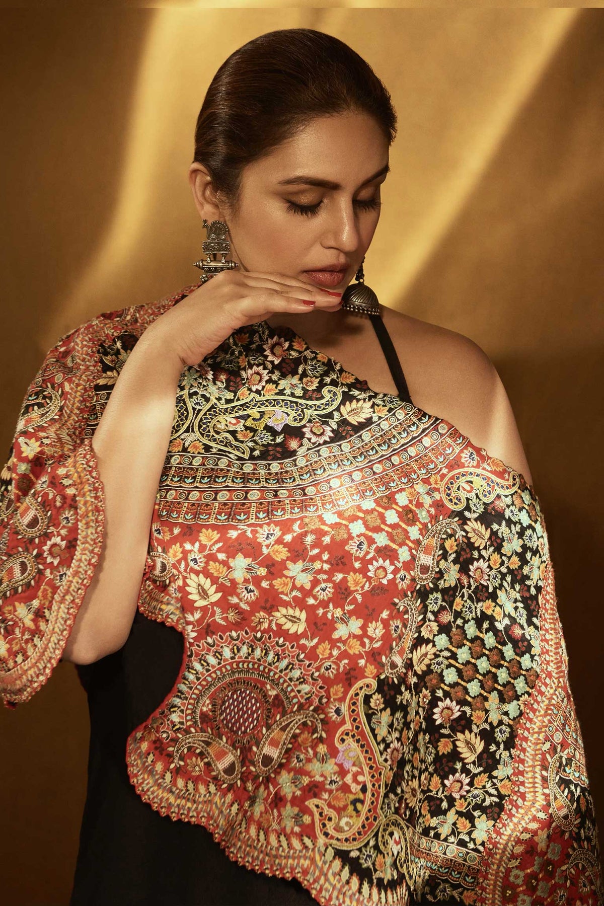 Huma Qureshi for Anamika Khanna view 5