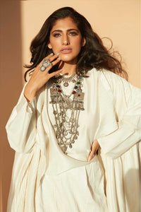 Kubbra Sait in Subhaga collection of Neeta Boochra Jewelry view 3