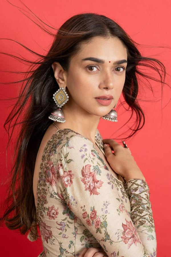 Aditi Rao Hydari in Neeta Boochra's signature Jhumkis alternate