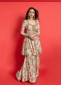 Aditi Rao Hydari in Neeta Boochra's signature Jhumkis view 3