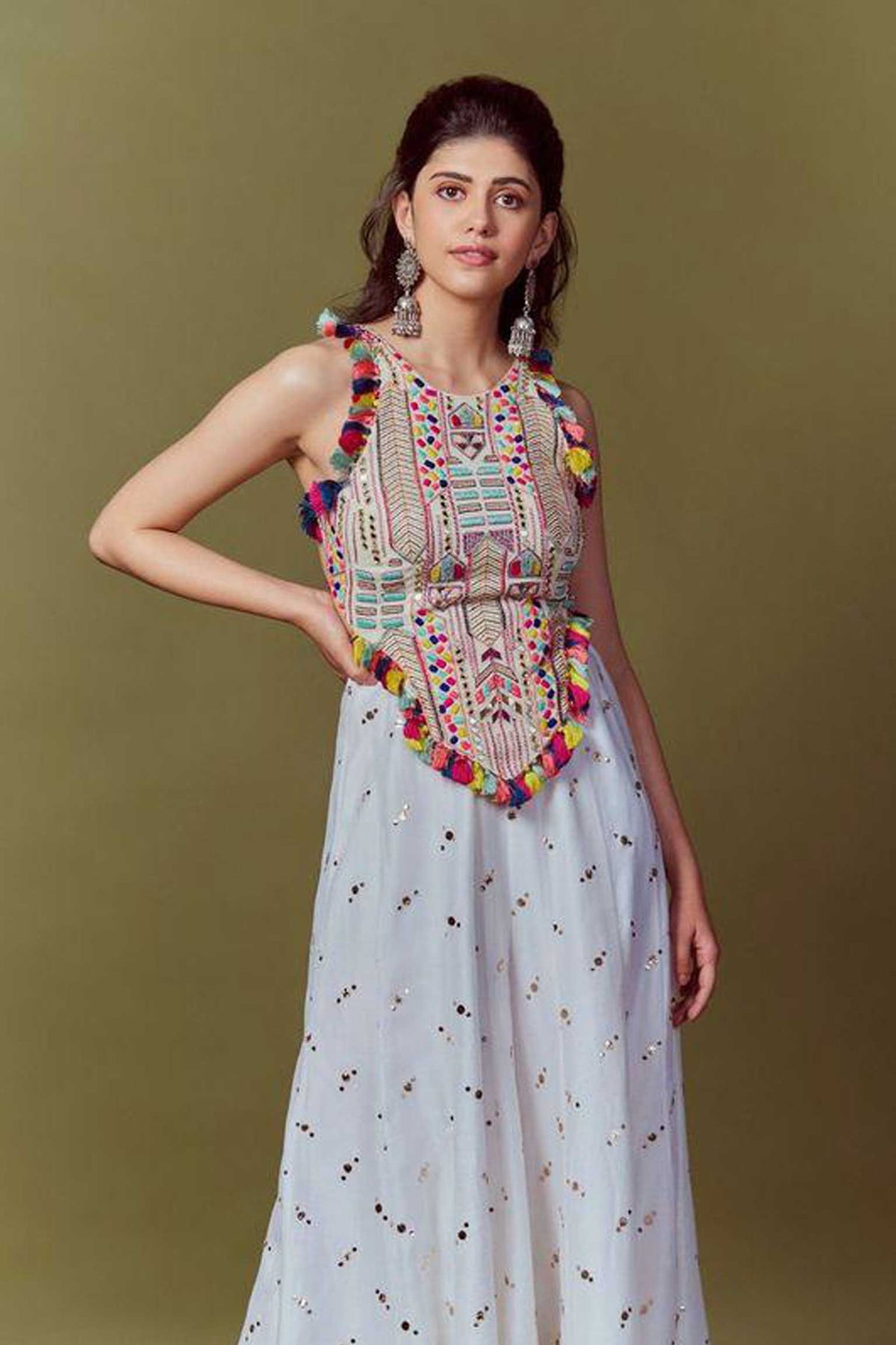 Neeta Boochra Jewelry to make Sanjana Sanghi luminous view 2