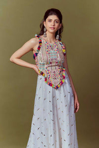 Neeta Boochra Jewelry to make Sanjana Sanghi luminous view 2