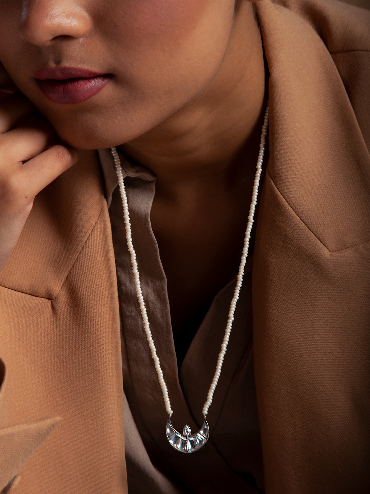 Silver Chaand Kundan Necklace with Pearl view 4