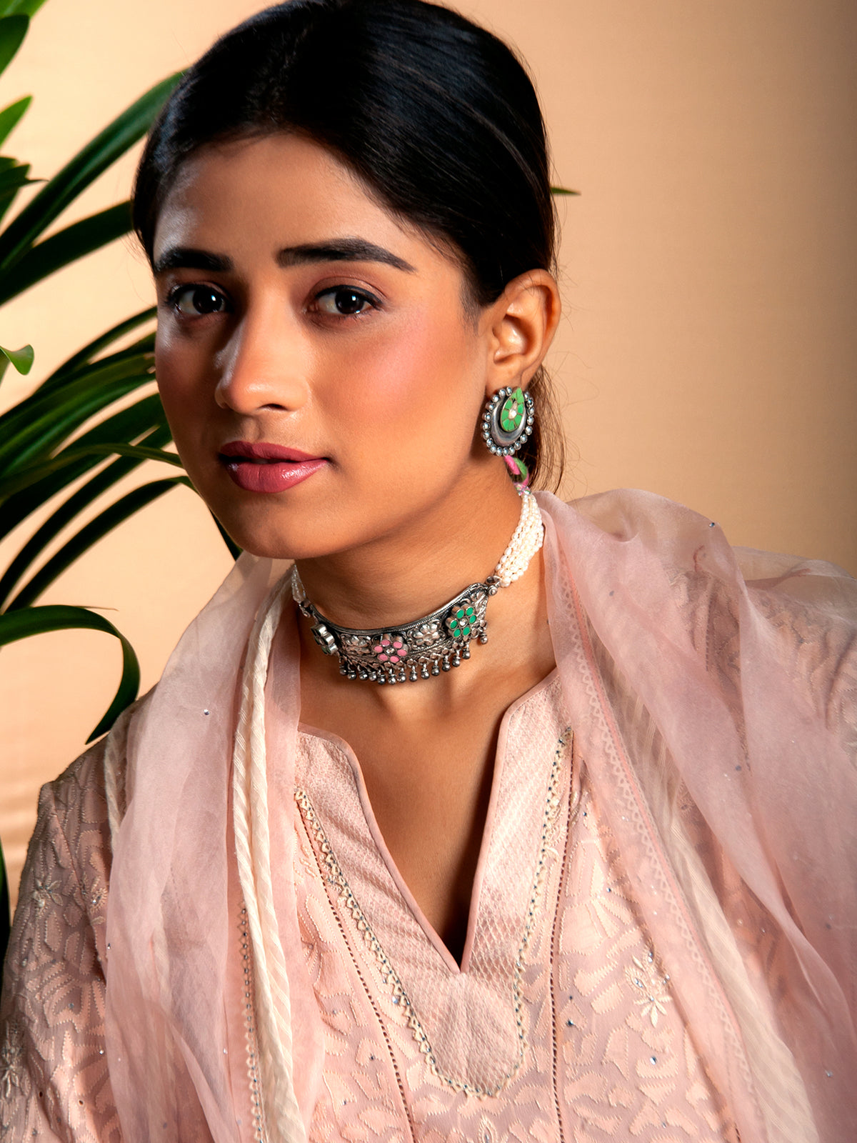 Silver Fusion Floral Kundan Choker with Pearl view 3
