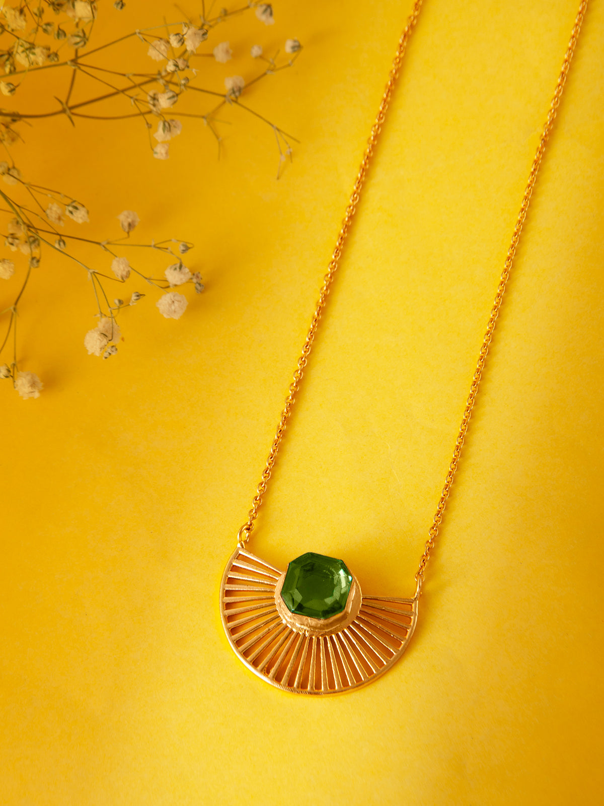 Svarnam Emerald Lightweight Necklace view 1