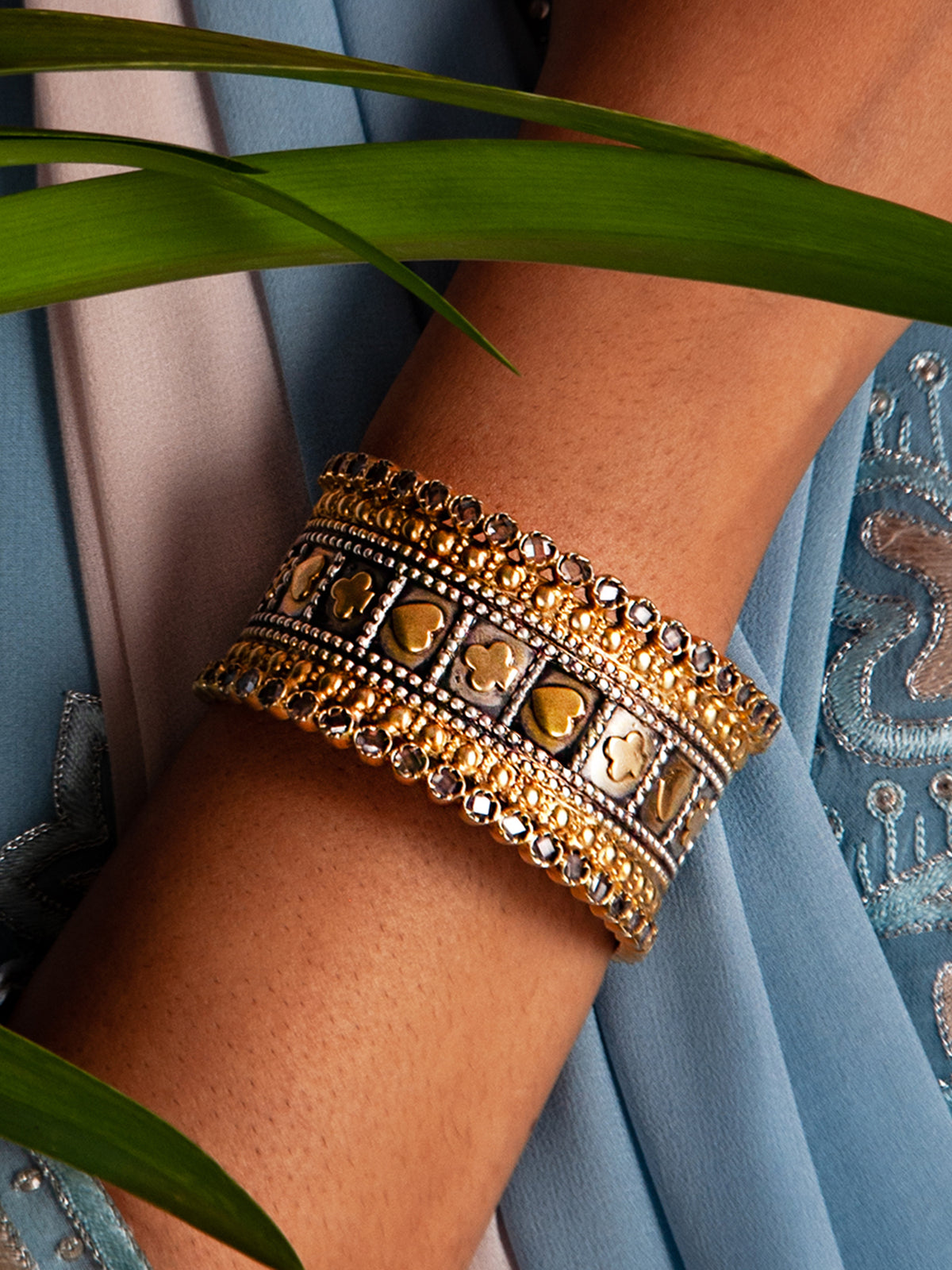 Kalbeliya Gold Hand Embossing Bangle view 1