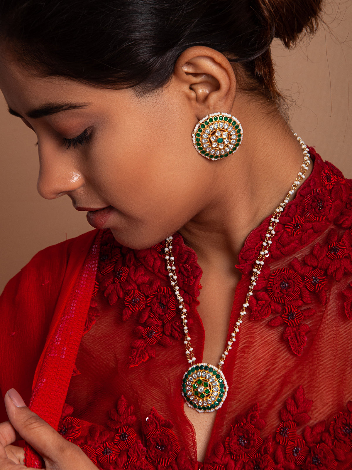 Kundan Pearl Onyx Necklace: A Perfect Blend of Elegance and Style view 6