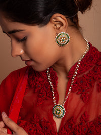 Kundan Pearl Onyx Necklace: A Perfect Blend of Elegance and Style view 6