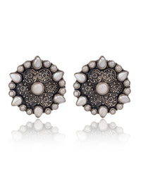 Rawa Pearl Studs view 1