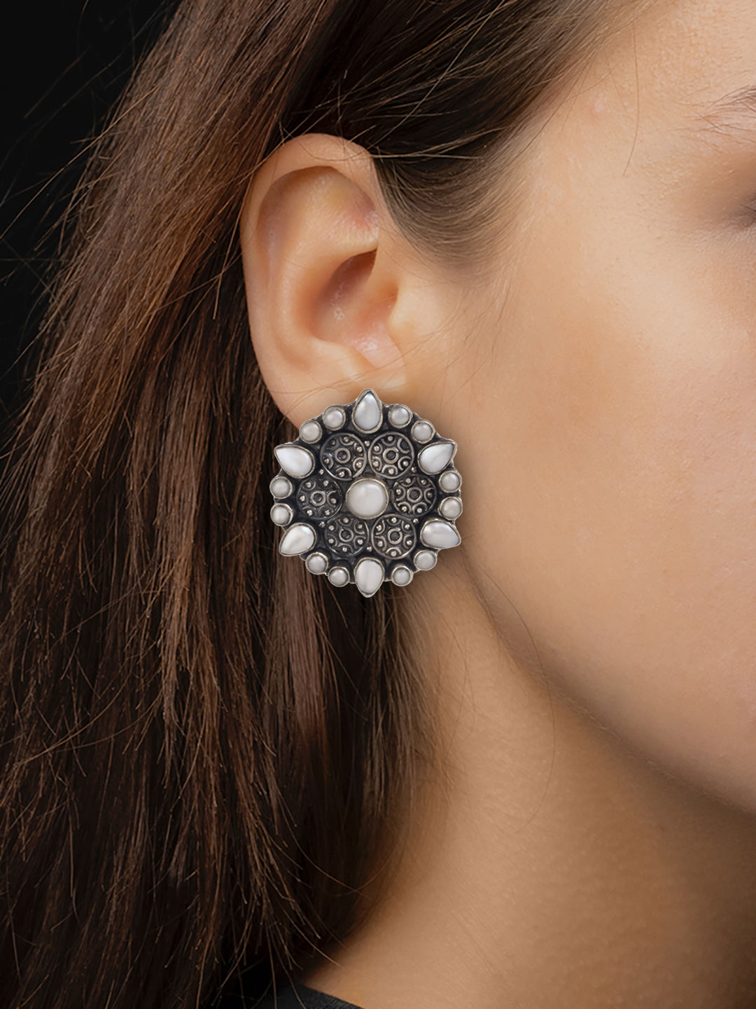 Rawa Pearl Studs view 2