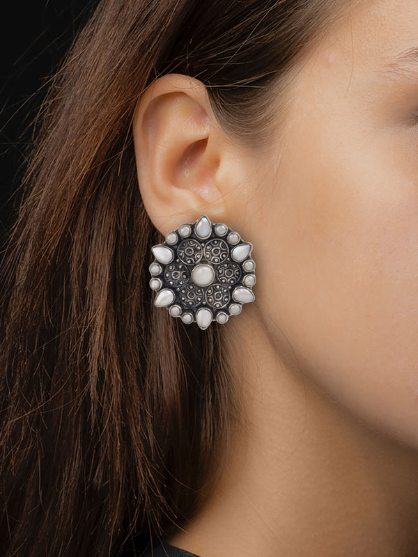 Rawa Pearl Studs alternate