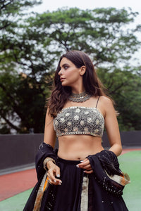 Aamna Sharif's Mirror Necklace view 1