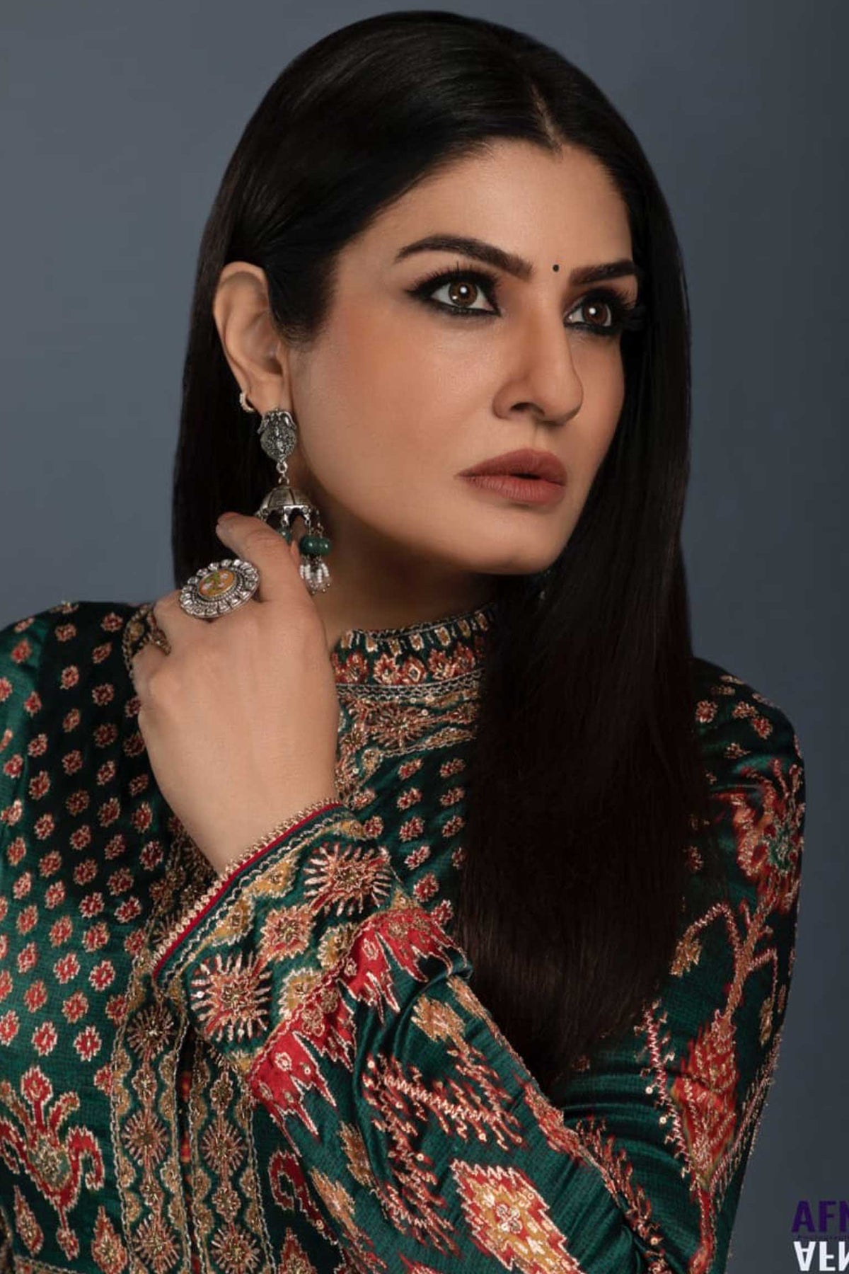 Raveena Tandon in Utkrishta collection of Neeta Boochra Jewelry view 6